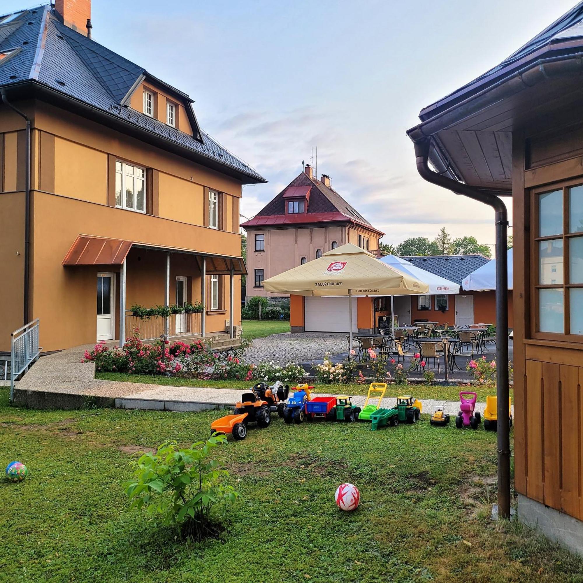 Kavarna A Penzion Reichl Králíky 外观 照片